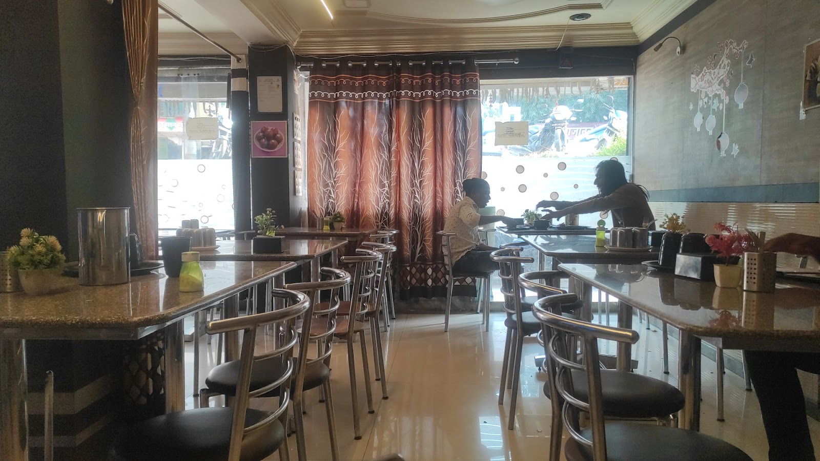 PARADISE FAMILY RESTAURANT