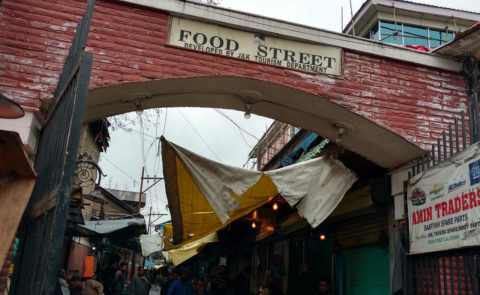 Food Street Lal chowk