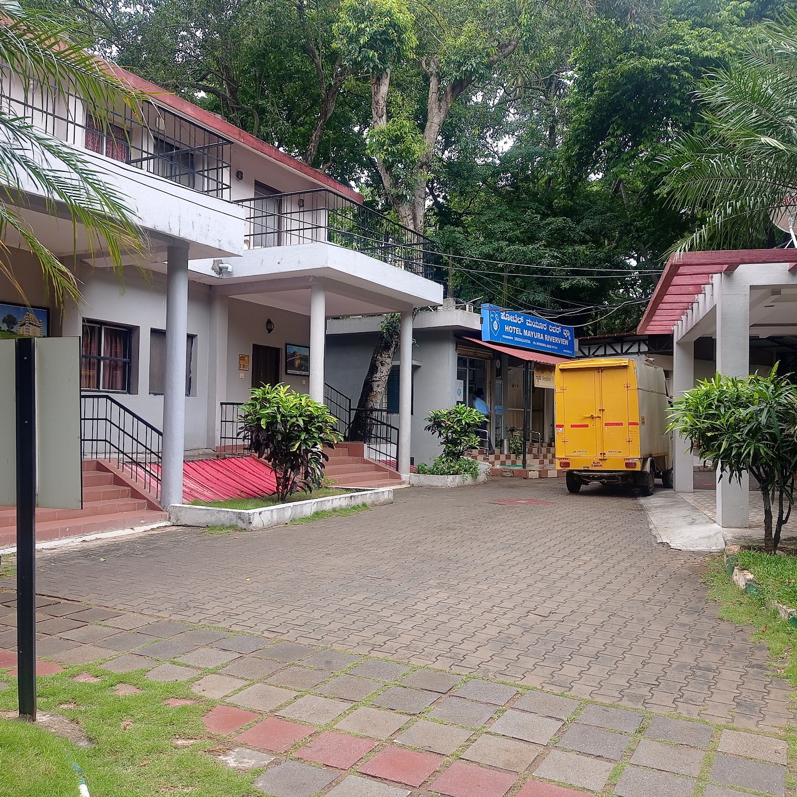 Hotel Mayura Riverview