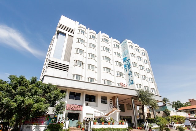Capital O 61144 Hotel Raj