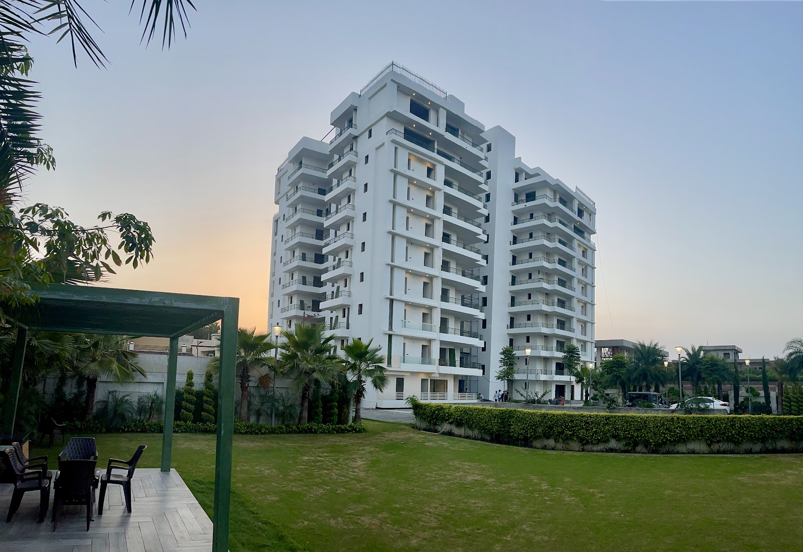 Hotel Sky High Residency