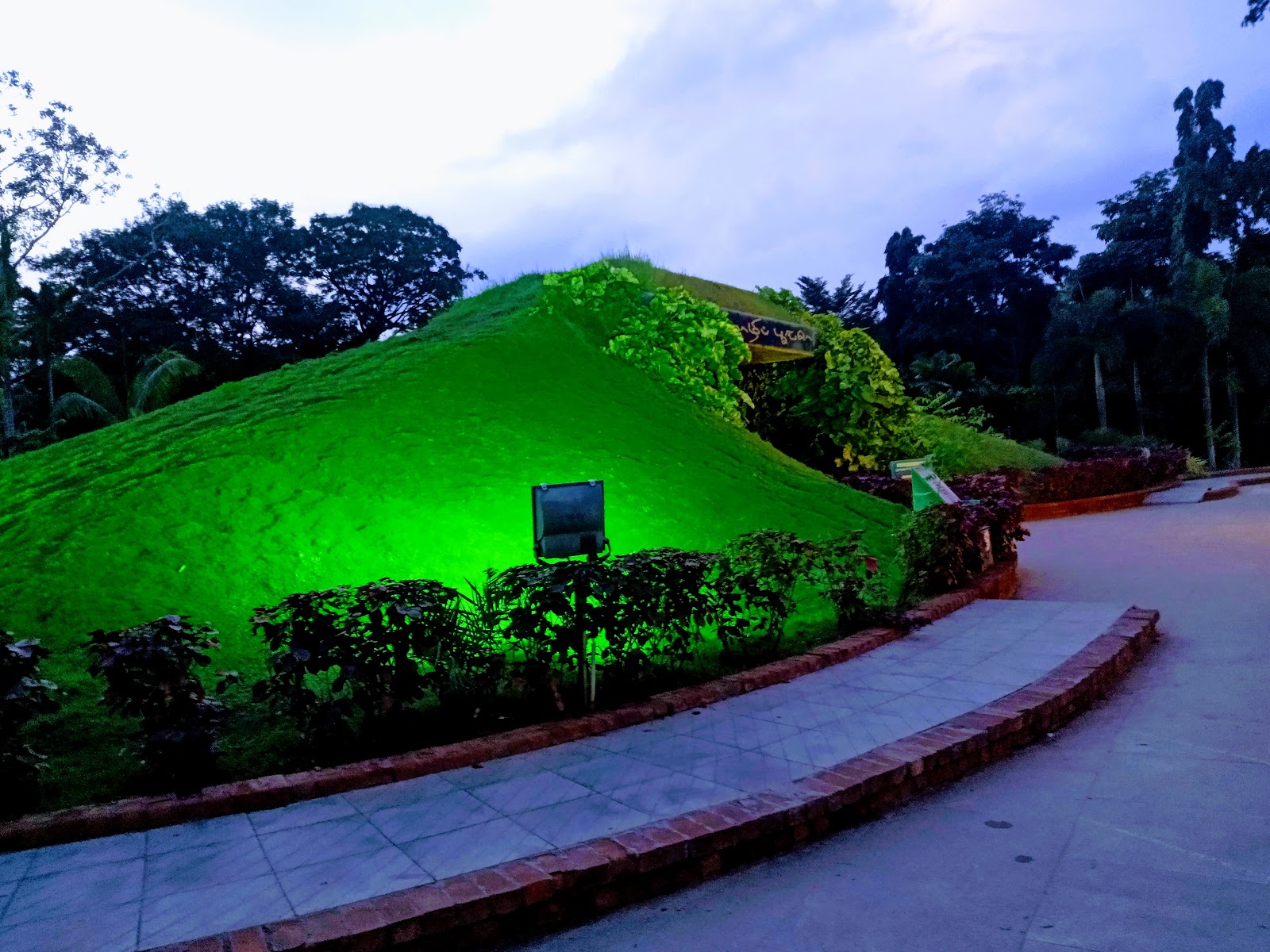 Semmozhi Poonga