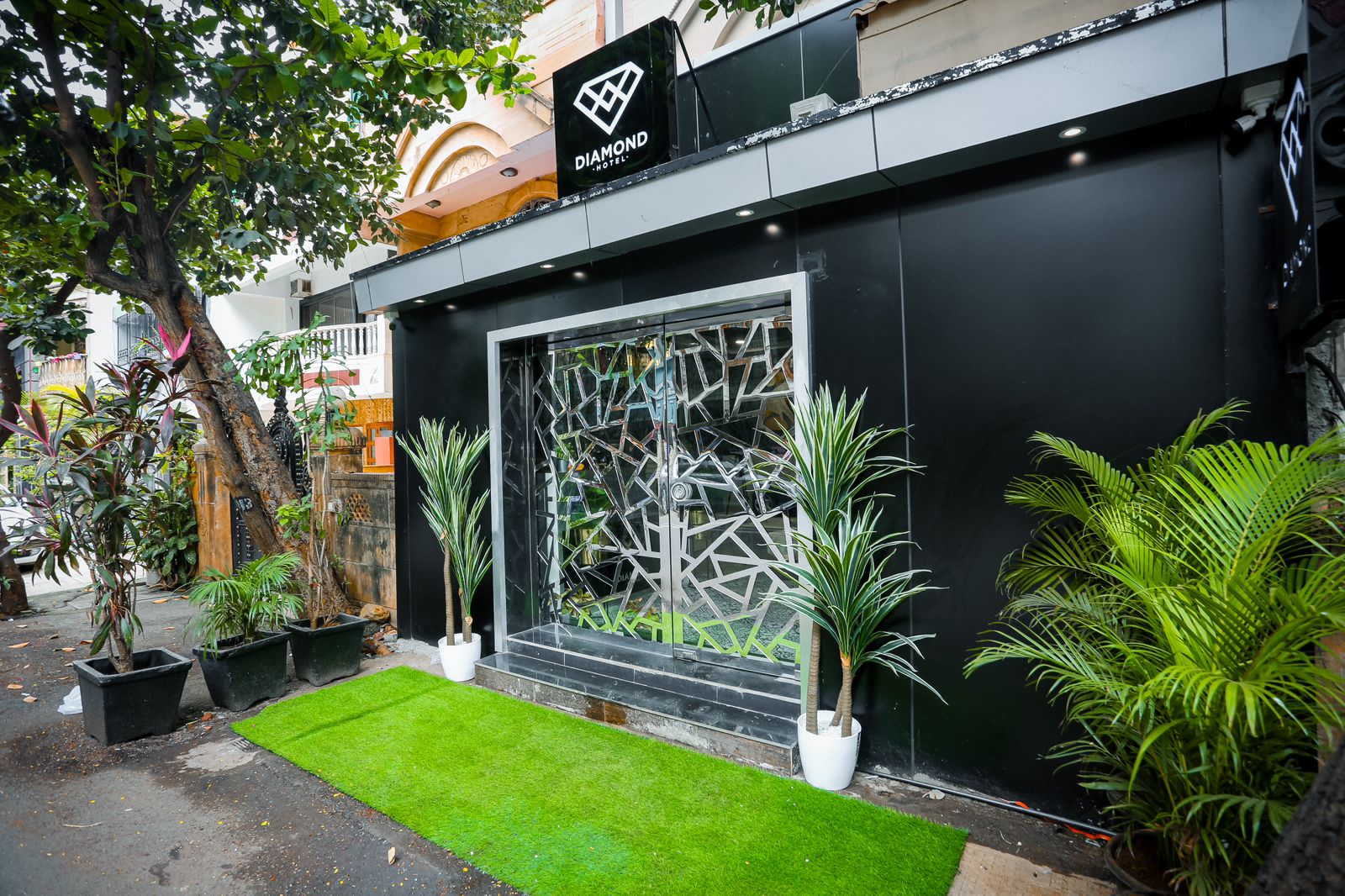 DIAMOND HOTEL