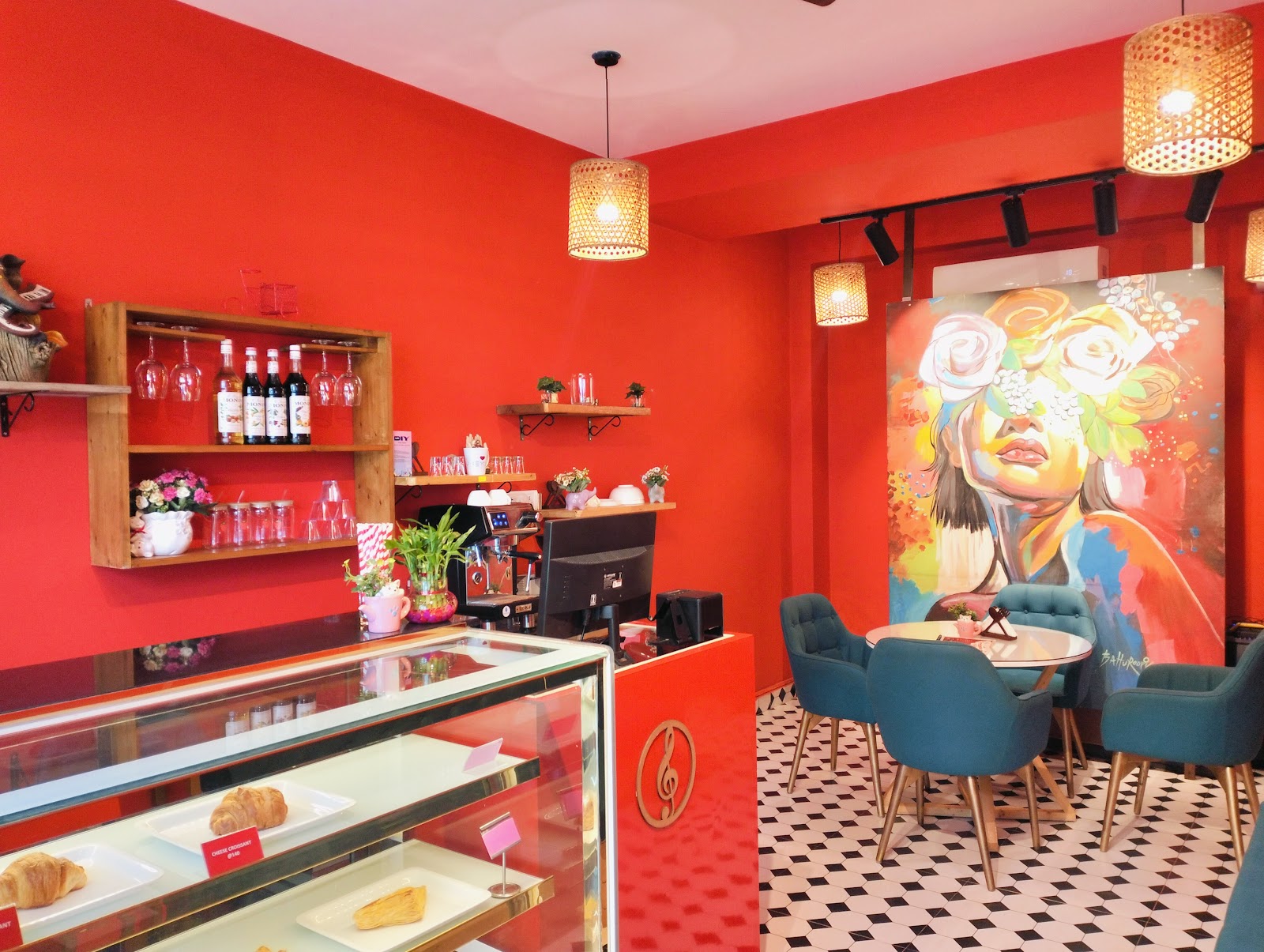 La petite Cafe and Bakery