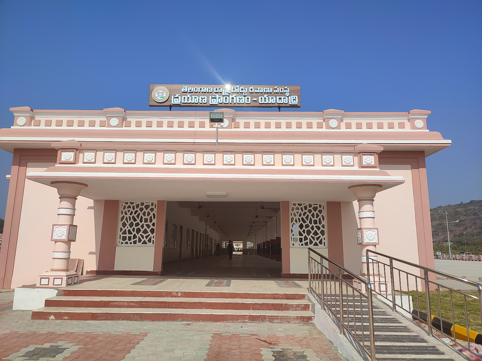 YADAGIRIGUTTA NEW BUS STATION