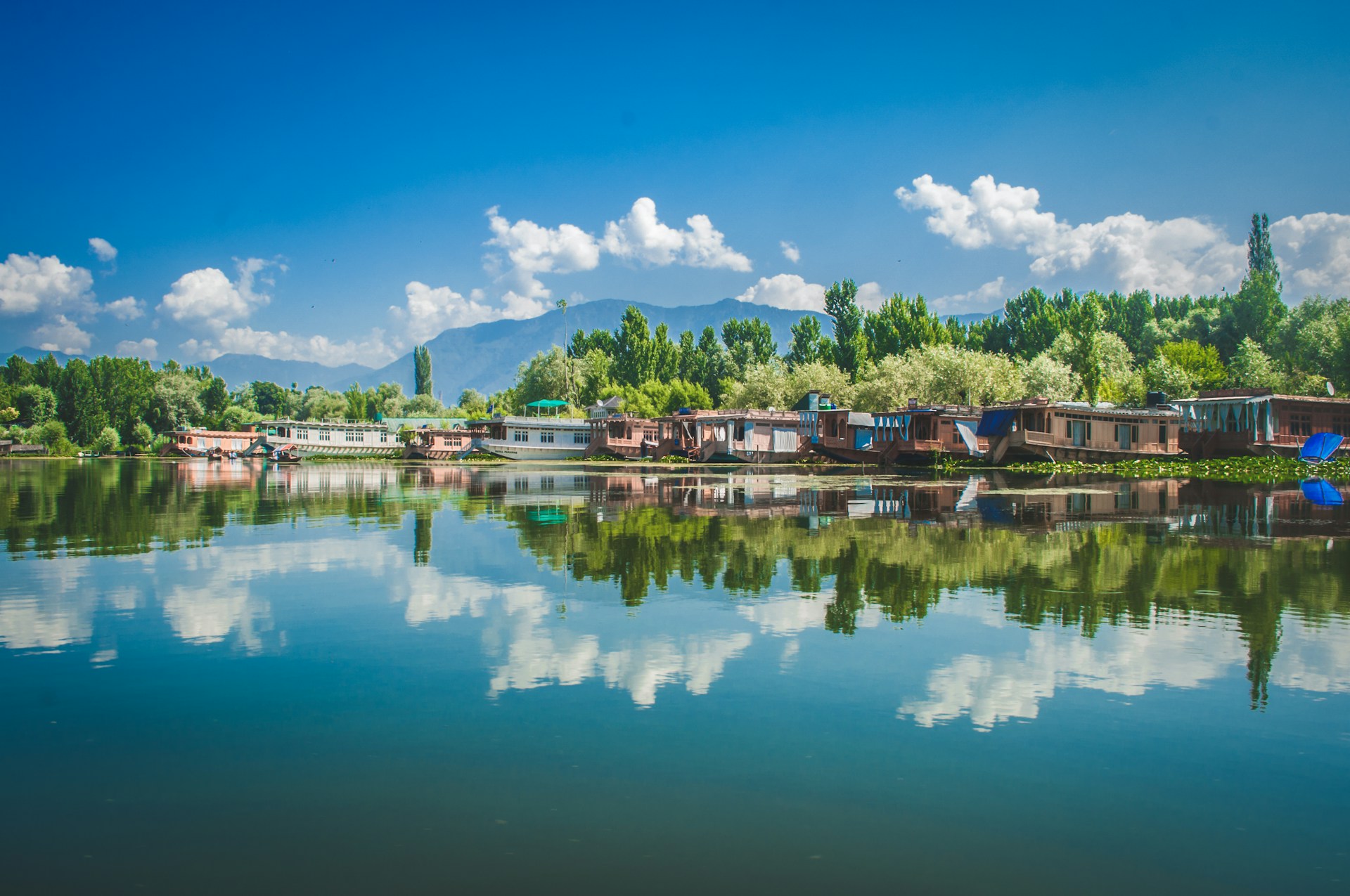 Srinagar Gulmarg Pahalgam Tour Package 4 Days & 3 Nights